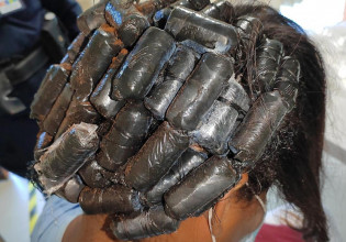 Παναμάς: Συνελήφθησαν δύο γυναίκες με «ναρκωπερούκες» – Μετέφεραν κοκαΐνη από την Κολομβία