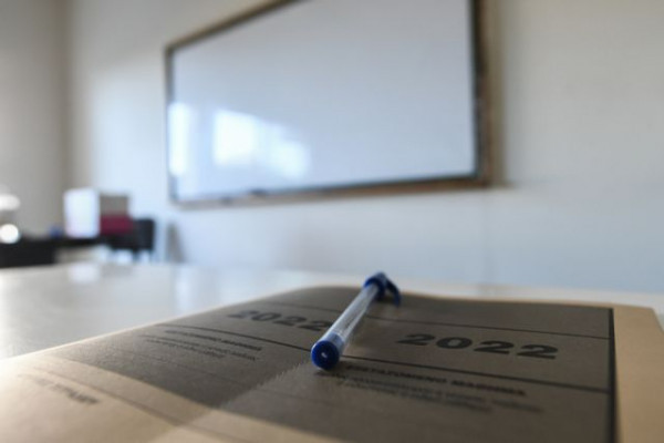 Πανελλαδικές 2022: Ερωτική εξομολόγηση μαθητή για επιτηρήτρια