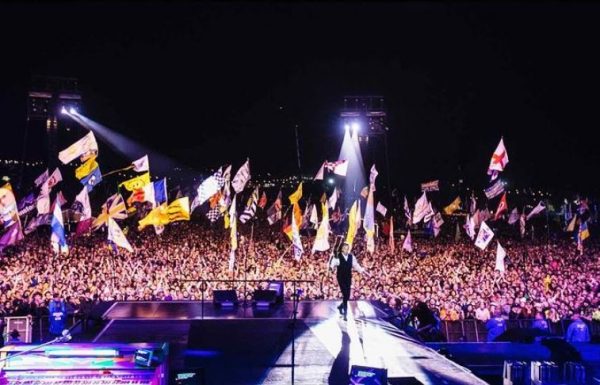 Πολ ΜακΚάρτνεϊ: Επική εμφάνιση του σερ στο Γκλάστονμπέρι – Ποιοι τραγούδησαν μαζί του