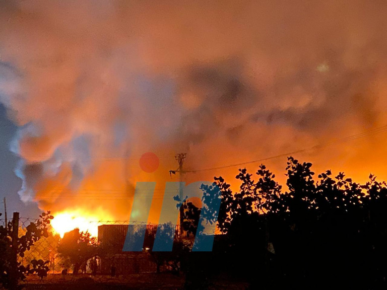 Ασπρόπυργος: Πύρινη λαίλαπα, εκλύονται επικίνδυνοι καπνοί – Συγκλονιστικά βίντεο