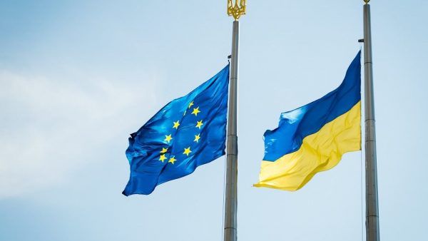Ευρωπαϊκή Επιτροπή: Υποψήφιο κράτος μέλος της ΕΕ η Ουκρανία