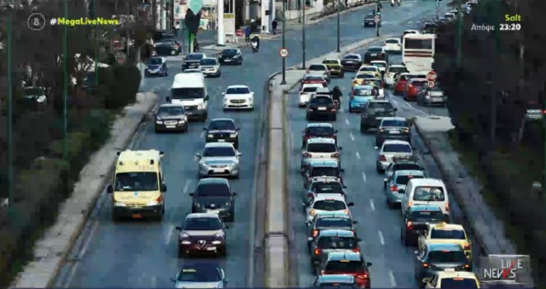 Ανατιμήσεις: Δύο μισθοί μόνο για τα καύσιμα – Η τιμή της αμόλυβδης οδεύει ολοταχώς στα 3 ευρώ