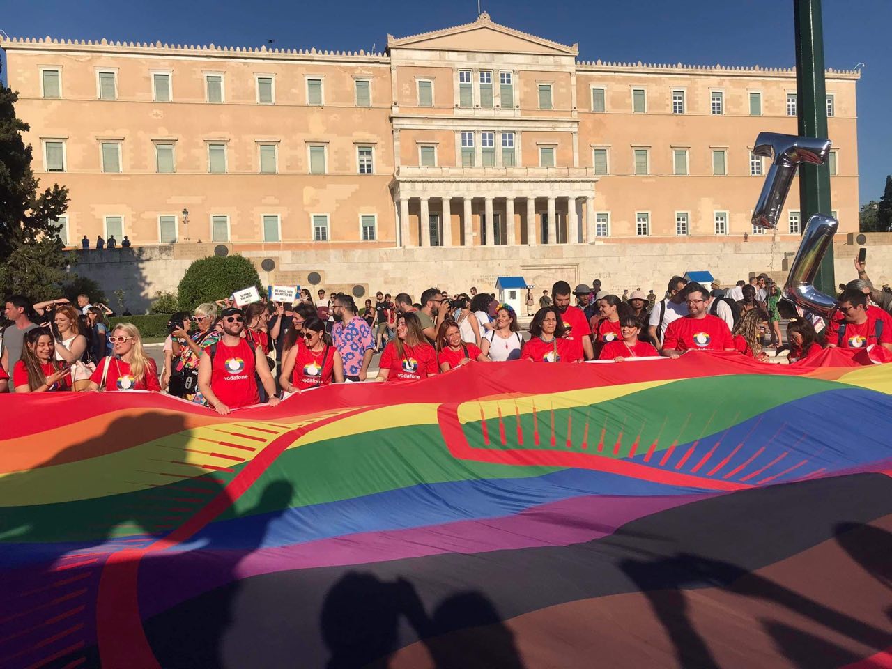 Athens Pride: Ξεκίνησε η πορεία υπερηφάνειας - Μαζική συμμετοχή | in.gr