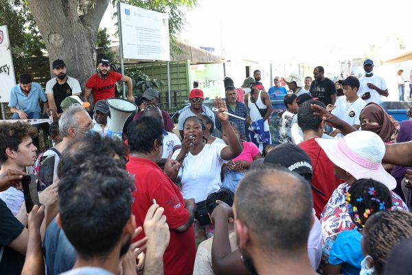 Ελαιώνας: Νέα κινητοποίηση προσφύγων του καμπ – «Αγώνας για να αποτραπεί το κλείσιμο της δομής»