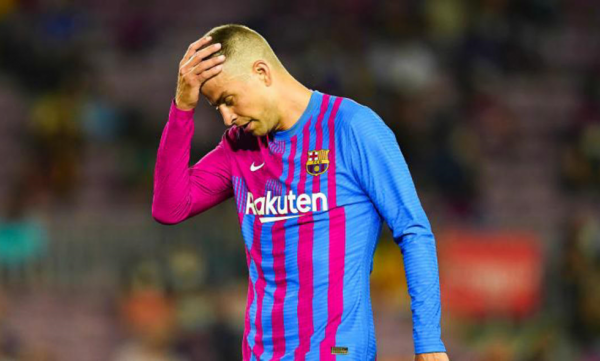 «Τρελάθηκε» ο Πικέ: Έσπασε κινητό παπαράτσι μπροστά στα παιδιά του