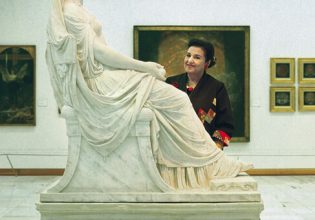 Μαρίνα Λαμπράκη Πλάκα: Από το Αρκαλοχώρι της Κρήτης…«Σιδηρά Κυρία» της Τέχνης