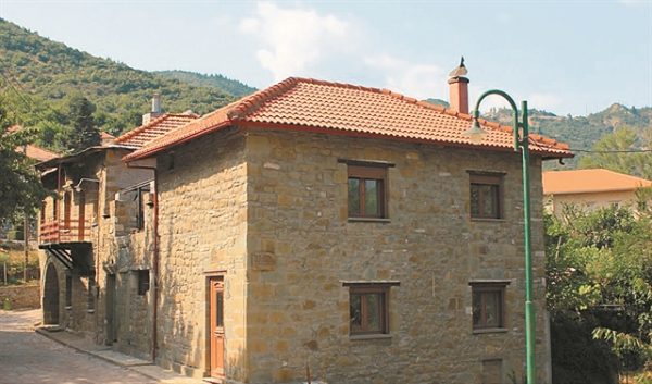 Τι συνδέει τον Τσούνη, την Αλίκη, τον Ροντήρη και τον Καραϊσκάκη;