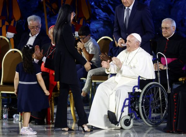Βατικανό: Ξέσπασε σε κλάματα μπροστά στον Πάπα η χήρα του δολοφονημένου ιταλού πρεσβευτή