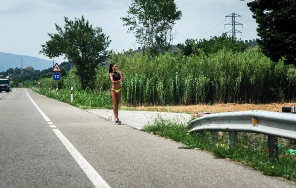 Τι απέγινε το χωριό με τις 3.000 σεξεργάτριες μετά την πανδημία; – Σε κίνδυνο χιλιάδες γυναίκες