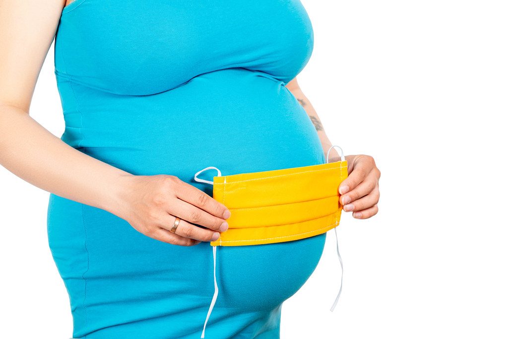 Πρόωρα κινητικά προβλήματα στα νεογνά από κοροναϊό που κόλλησε η έγκυος