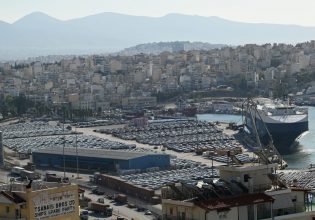 Πυρκαγιά σε πλοίο στην προβλήτα του Περάματος – Επί ποδός η πυροσβεστική