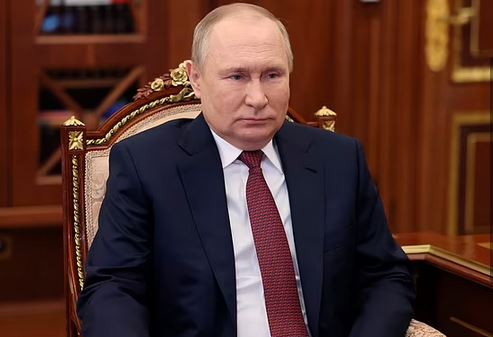 Βλαντίμιρ Πούτιν: Όταν ταξιδεύει ο πρόεδρος, του μαζεύουν... τα ούρα και τα κόπρανα και τα στέλνουν στη Ρωσία