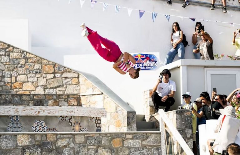 Αστυπάλαια: Απίστευτο θέαμα από τους καλύτερους παρκουρίστες του κόσμου