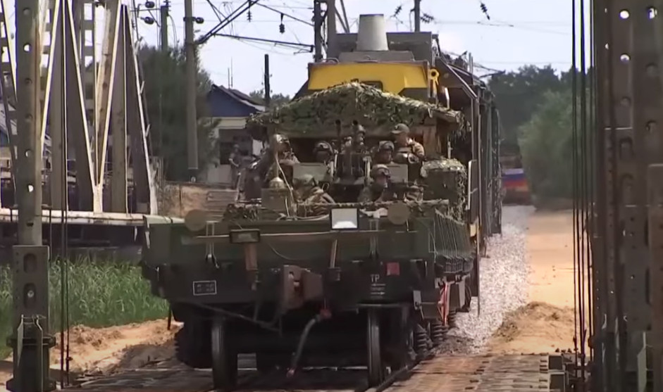 Ρωσία: Το υπουργείο Αμυνας δημοσιοποίησε βίντεο με το θωρακισμένο τρένο «Βόλγας»