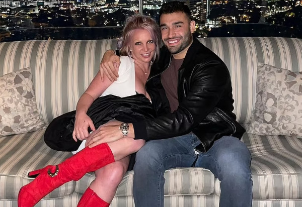 Μπρίτνεϊ Σπίαρς: Στη δημοσιότητα οι πρώτες φωτογραφίες του γάμου της – Δείτε την ντυμένη νυφούλα