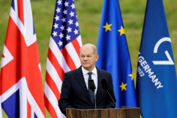 Σολτς: Η Γερμανία θα αποκτήσει τον μεγαλύτερο συμβατικό στρατό – 80 δισ. ευρώ ετησίως για την άμυνα