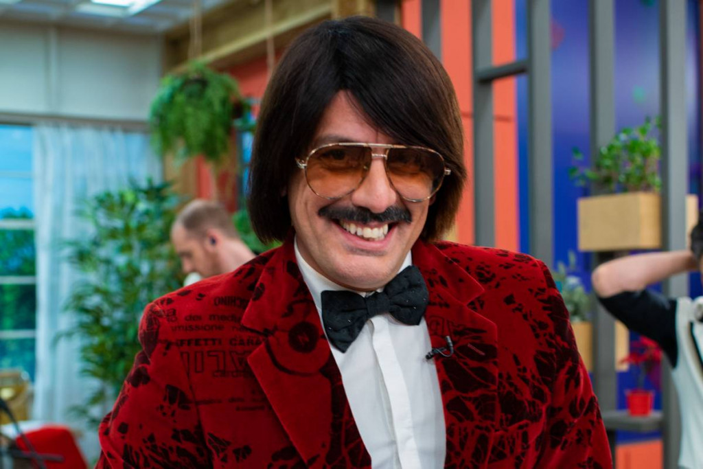 Τόνι Σφήνος: Ποιος είναι ο άνθρωπος πίσω από τη διάσημη περσόνα – Παντρεύτηκε θαυμάστριά του