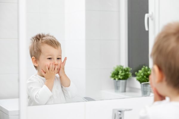 Σε ποια ηλικία αποκτούν αυτογνωσία τα παιδιά;