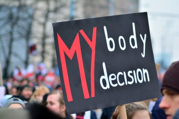 ΗΠΑ: Ώρα μηδέν για το δικαίωμα στην άμβλωση – Η εικόνα στη χώρα σήμερα