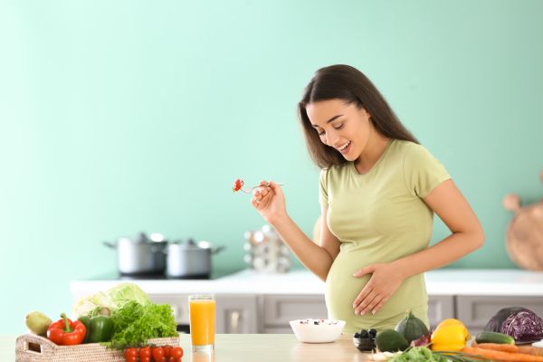 Οι τροφές που προλαμβάνουν τις ραγάδες της εγκυμοσύνης