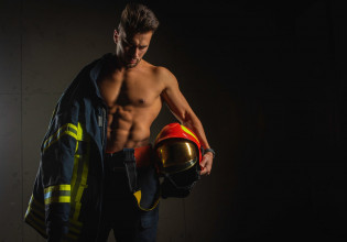 Δέκα επαγγέλματα που… καμία γυναίκα δεν μπορεί να αντισταθεί