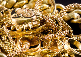 Θεσσαλονίκη: Της είπε ότι έπεσαν ρούχα του στο μπαλκόνι της και της άρπαξε κοσμήματα