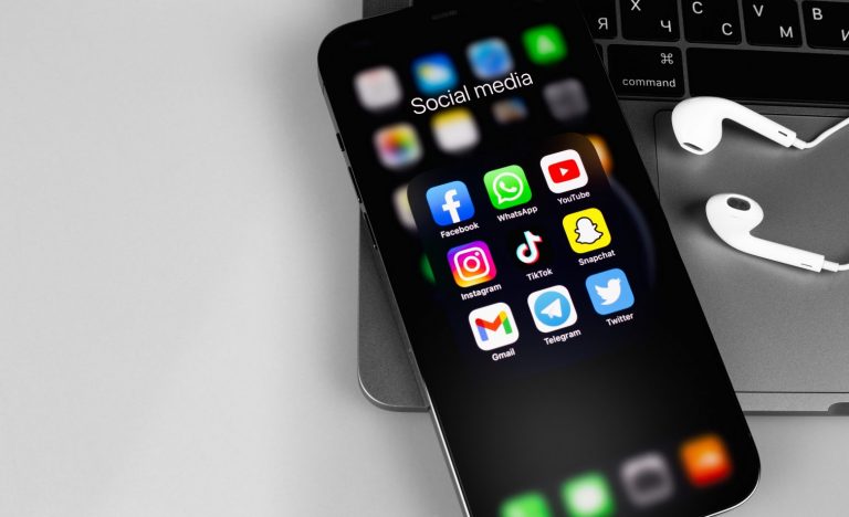 Apple: Αντιμέτωπη με αποζημιώσεις σε εκατομμύρια χρήστες iPhone στη Βρετανία