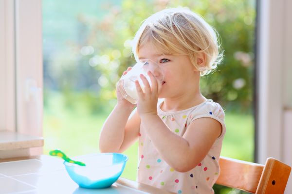 Vegan family: Μπορώ να δώσω φυτικό γάλα στο παιδί;