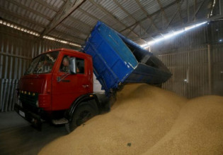 Πόλεμος στην Ουκρανία: Φόβοι για καταστροφή 300.000 τόνων σιτηρών στο Μικολάιβ από ρωσικούς βομβαρδισμούς