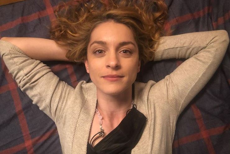 Η Γιούλικα Σκαφιδά περιγράφει την εμπειρία της στο αυτόφωρο: «Μια κακοποιημένη γυναίκα θα βρει το δίκιο μόνο αν…»