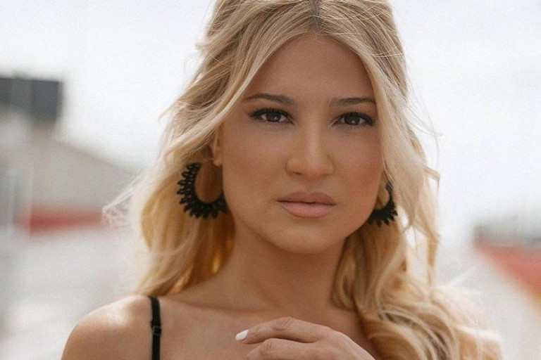 Σε έξαλλη κατάσταση η Φαίη Σκορδά: «Για αυτό μετανιώνεις;» – Οι δηλώσεις που την εξόργισαν