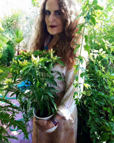 Η Σοφία Φιλιππίδου υπογράφει το νέο της βιβλίο «Το τραγούδι της μαύρης τρύπας»