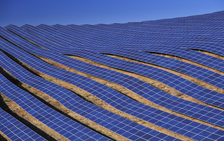 Πράσινη ενέργεια: Πόλεμος και πανδημία επιτάχυναν τη μετάβαση στην ΕΕ