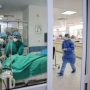 Καπραβέλος: Αύξηση κατά 600% των εισαγωγών ασθενών με κοροναϊό – Περισσότερα τεστ και επαναφορά της μάσκας