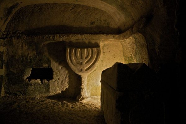 «Καταραμένος» τάφος 1800 ετών τρομάζει τους αρχαιολόγους – «Μην τολμήσετε και τον ανοίξετε» γράφει στην είσοδο του