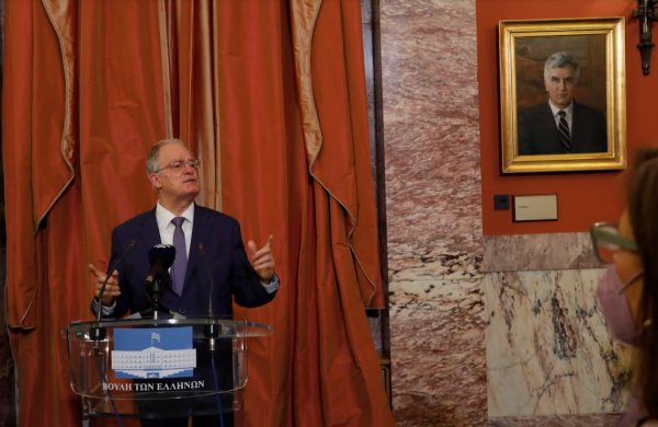 Φίλιππος Πετσάλνικος: Η Βουλή τίμησε τη μνήμη του