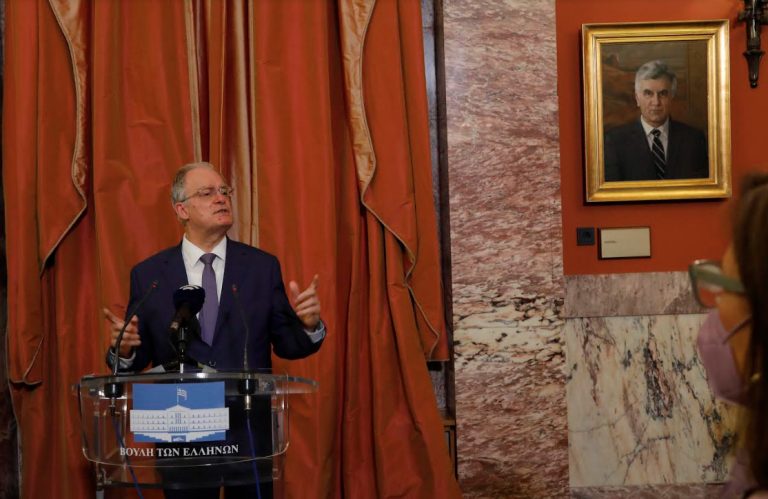 Φίλιππος Πετσάλνικος: Η Βουλή τίμησε τη μνήμη του