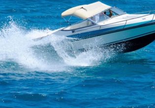 Ανάβυσσος: Συγκρούστηκαν δύο ταχύπλοα με 16 επιβαίνοντες