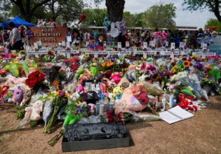 Μακελειό στο Τέξας: Οι αστυνομικοί γνώριζαν πως υπήρχαν παιδιά που ήταν τραυματισμένα αλλά ακόμη ζωντανά