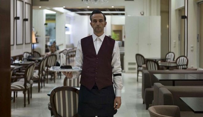 «The Waiter»: Η ταινία μυστηρίου με τον Άρη Σερβετάλη, η πρώτη ελληνική παραγωγή στο Netflix