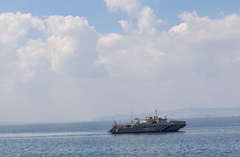 Σοκ : Βρήκαν ΙΧ με νεκρούς επιβάτες στη θάλασσα - Ήταν δεμένοι με χειροπέδες | e-sterea.gr