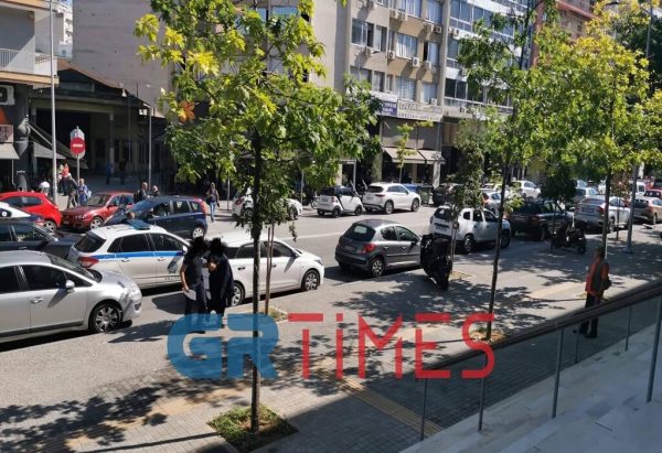 Θεσσαλονίκη: Δίωξη για απόπειρα ανθρωποκτονίας στην 31χρονη που μαχαίρωσε τον άνδρα της