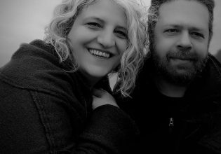 «Εμμονή»: Το νέο single συνεργασίας Δημήτρη Μητσοτάκη και Μάρθας Φριντζήλα