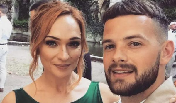 Tom Mann: Ανείπωτη θλίψη για τον τραγουδιστή – Η αρραβωνιαστικιά του πέθανε την ημέρα του γάμου τους