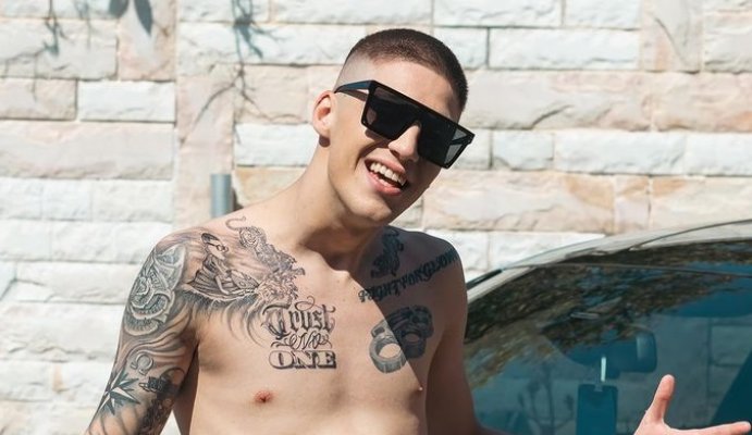 Trannos: Προκαλεί ξανά ο τράπερ – Τρέχει με το αυτοκίνητο με πάνω από 220 χλμ