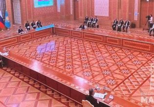 Βλαντίμιρ Πούτιν: Η ψύχωση του για τα τεράστια τραπέζια