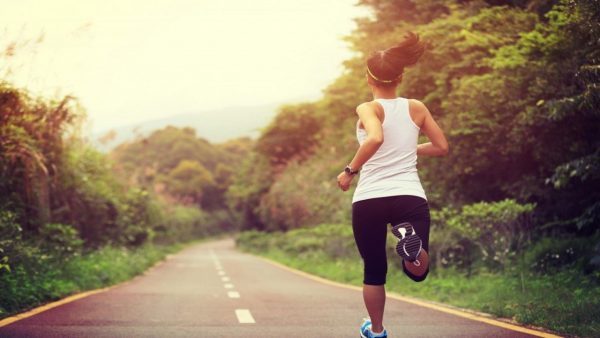 Τρέξιμο το καλοκαίρι: Τips για να αντέξεις τη ζέστη και να μην το παρατήσεις