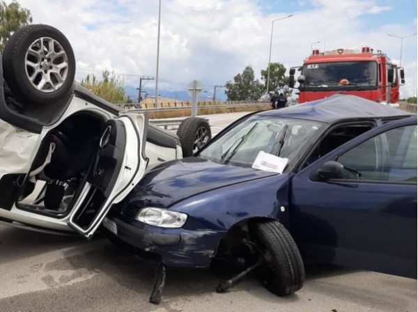 Πάτρα: Δύο τραυματίες σε τροχαίο – IΧ προσγειώθηκε στο καπό άλλου αυτοκινήτου