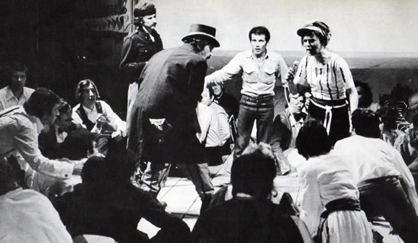 «Το μεγάλο μας τσίρκο»: Οι καημοί και τα όνειρα της φυλής μας, οι προδομένες ελπίδες