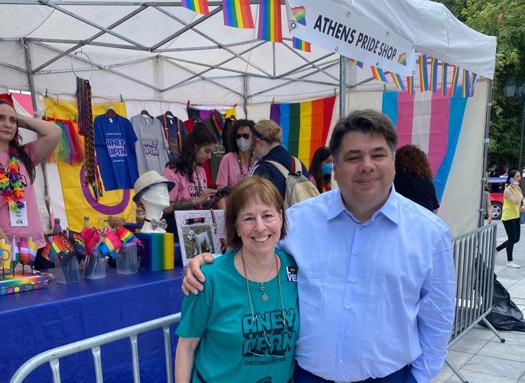 Στο Athens Pride πήγε ο Τζορτζ Τσούνης – Μηνύματα από πρεσβείες για την ισότητα στην αγάπη